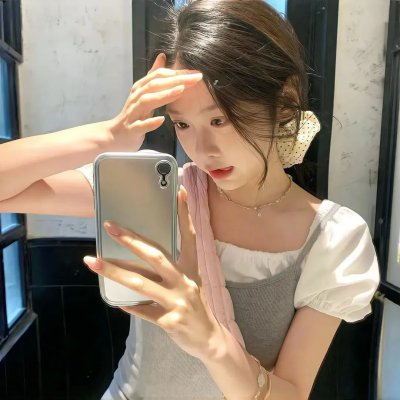 照片里的伴娘